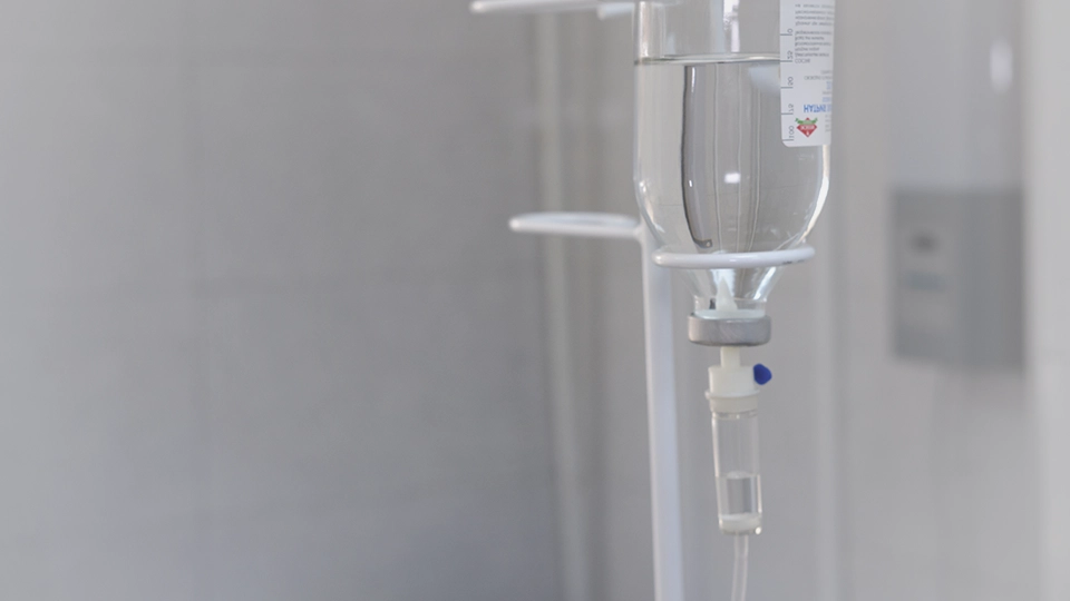 Капельница с физраствором